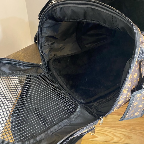PREFER PETS duffel bag. Bought on Wayfair for $100. For dog or cat. Used once - Picture 6 of 11